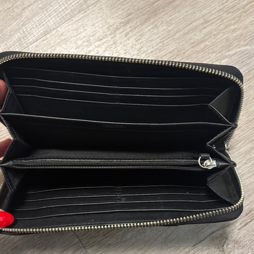 Coach Shiny Black Patent Leather Wallet - Picture 3 of 4